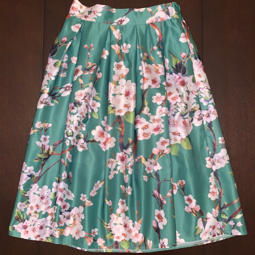 ‼️SOLD‼️A-line green floral skirt for fall